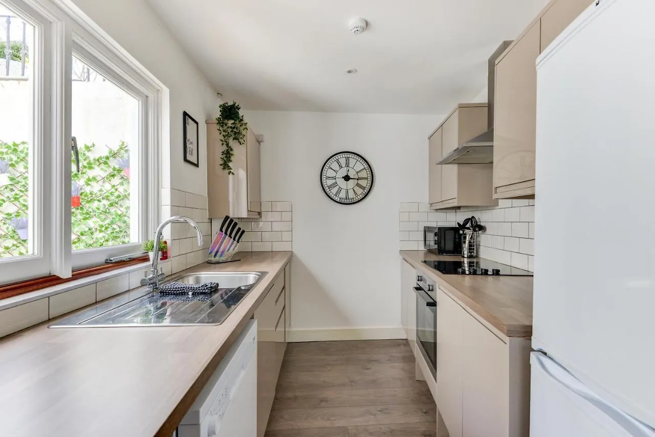 2 Bedroom Cosy Apartment, Powis Square - Brighton Apartment