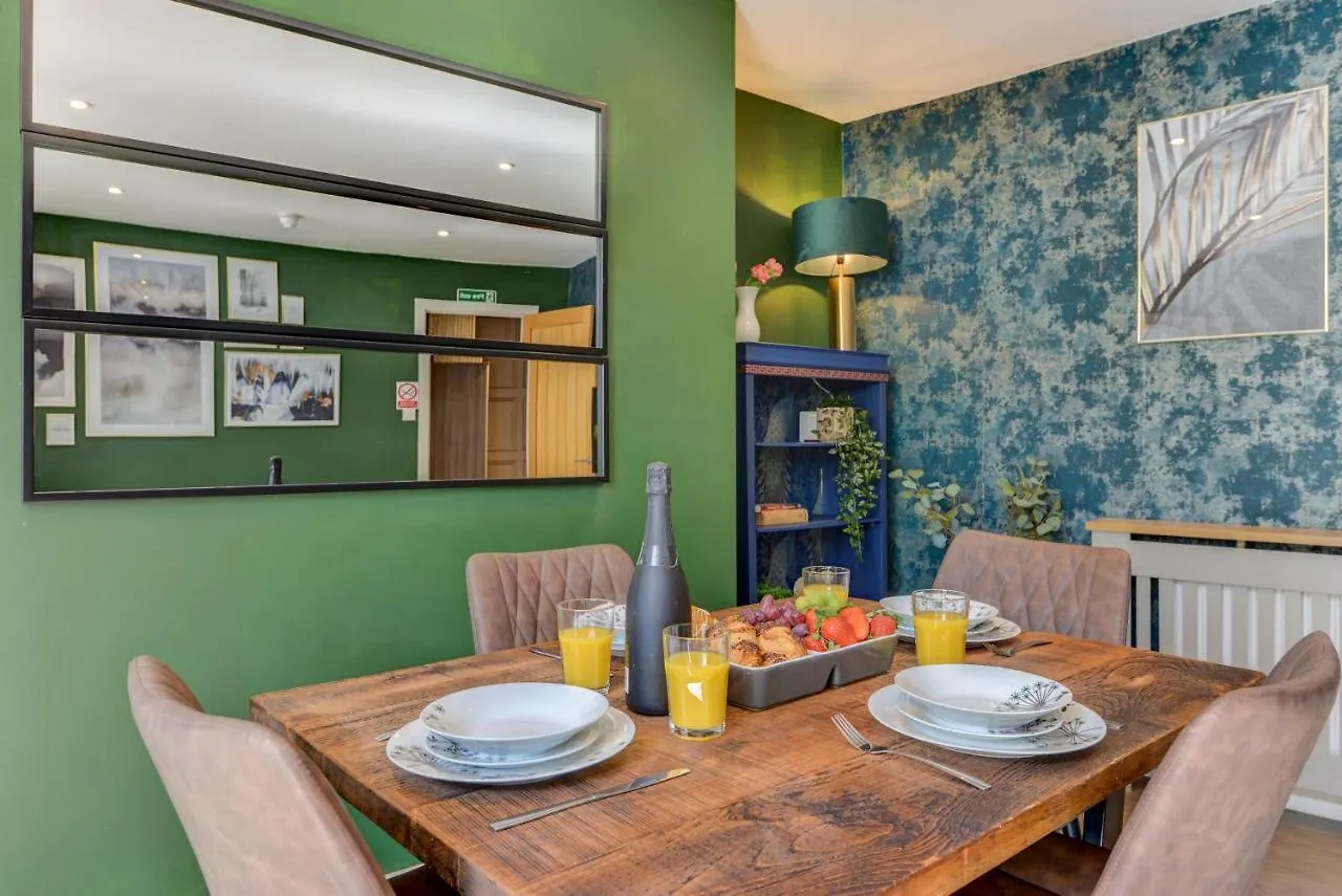 2 Bedroom Cosy Apartment, Powis Square - Brighton Apartment