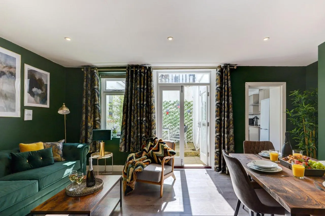 Apartment 2 Bedroom Cosy Apartment, Powis Square - Brighton