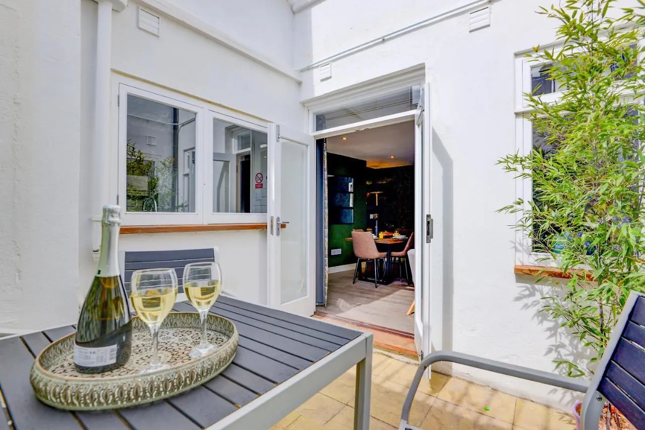 2 Bedroom Cosy Apartment, Powis Square - Brighton