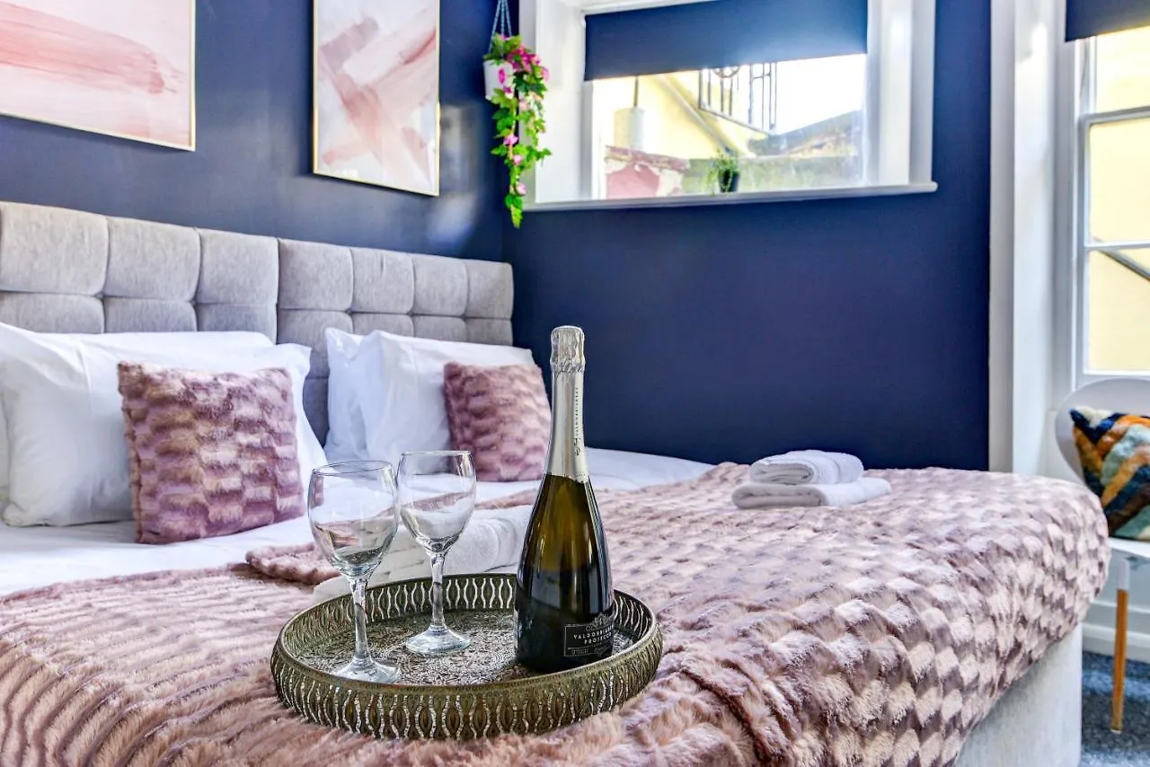 Apartment 2 Bedroom Cosy Apartment, Powis Square - Brighton