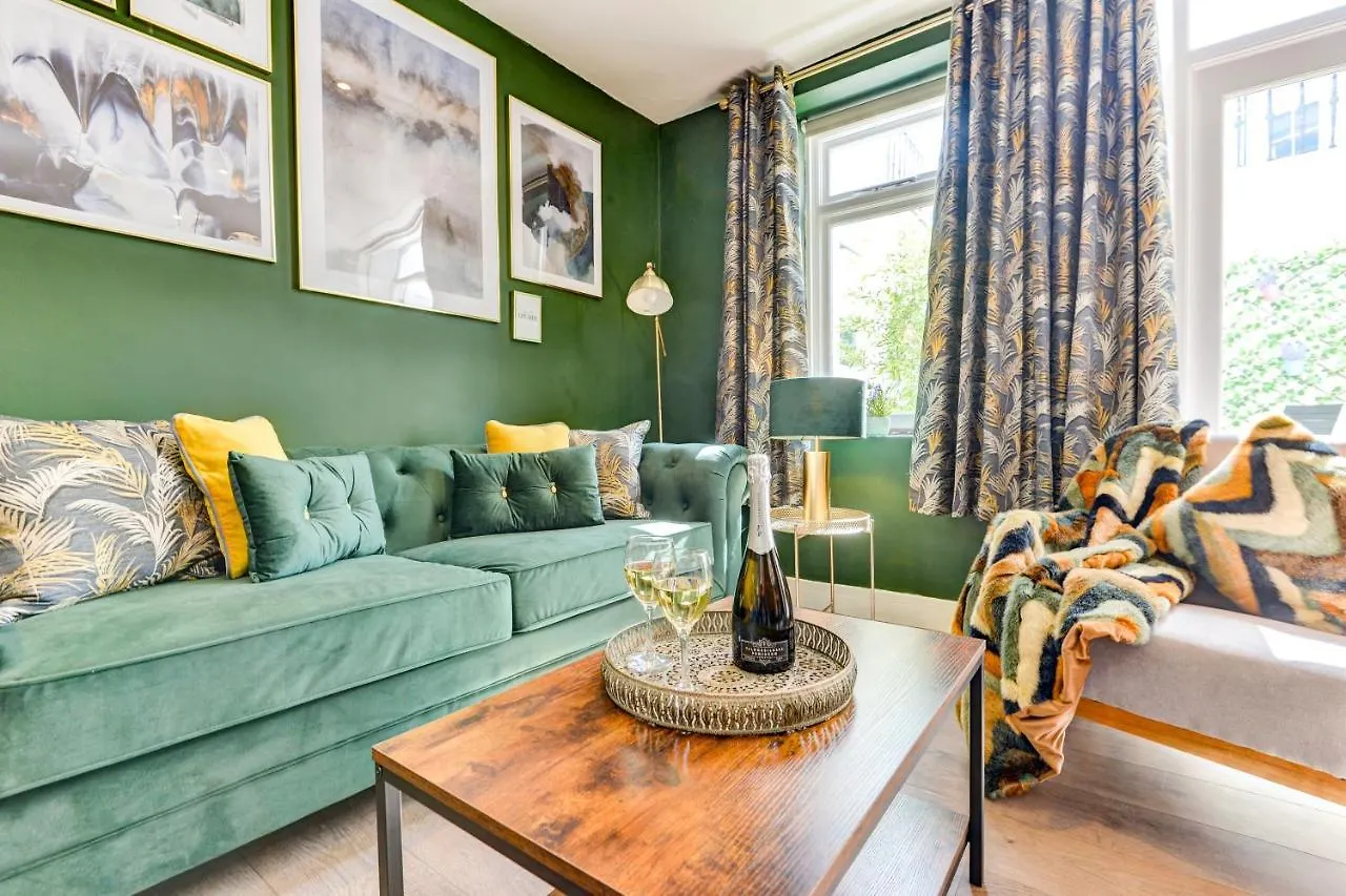 2 Bedroom Cosy Apartment, Powis Square - Brighton 0*,
