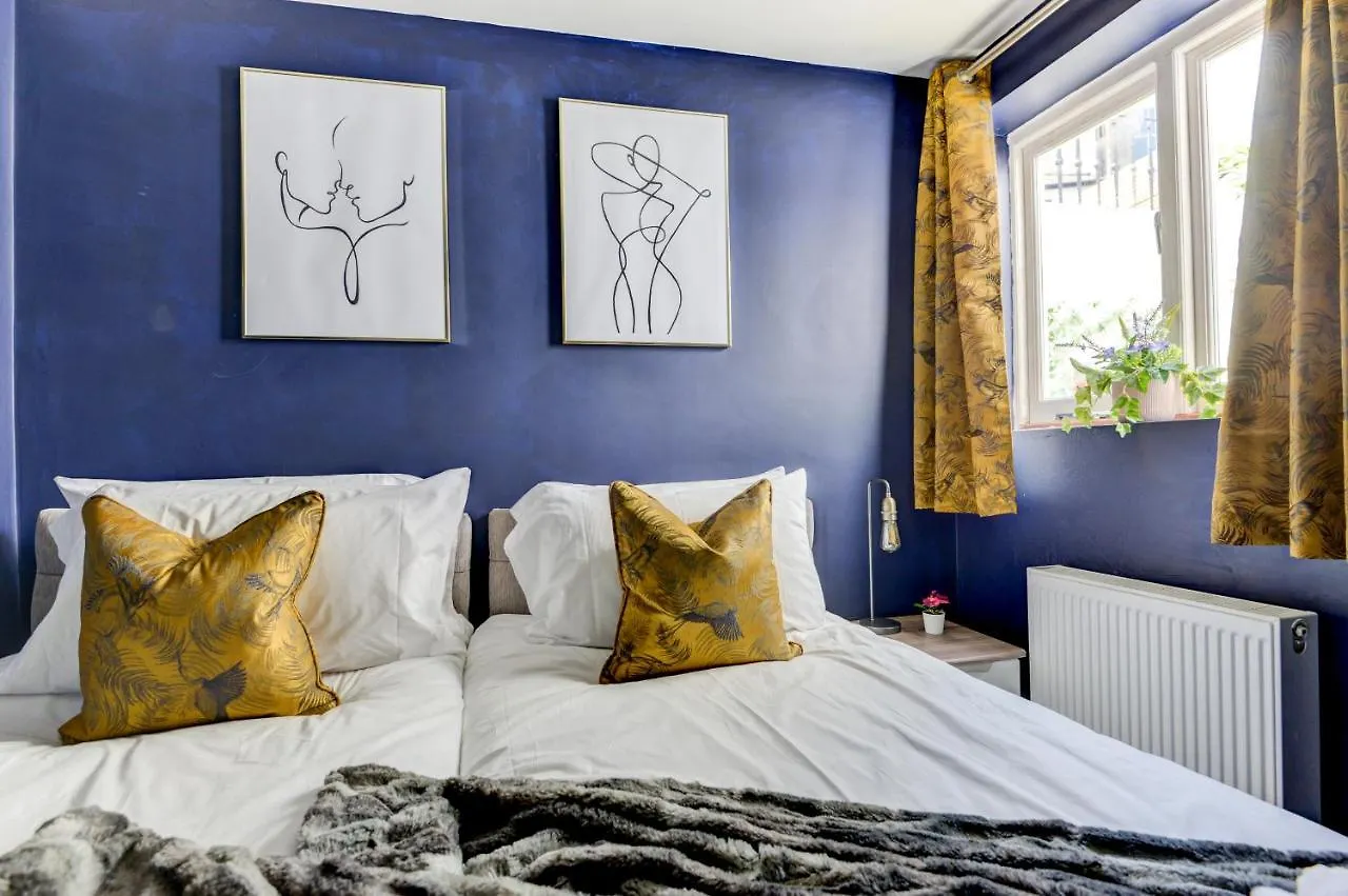 2 Bedroom Cosy Apartment, Powis Square - Brighton