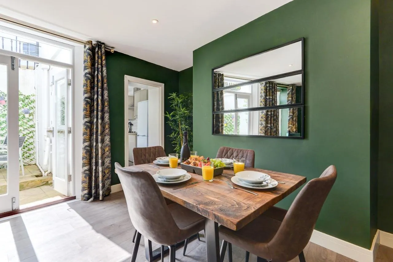 Apartment 2 Bedroom Cosy Apartment, Powis Square - Brighton
