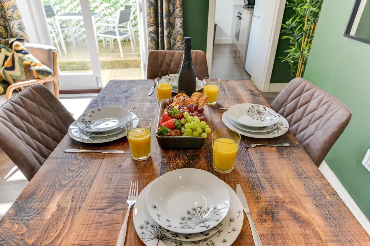 2 Bedroom Cosy Apartment, Powis Square - Brighton Apartment